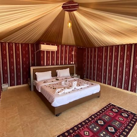 مخيم جبل بردى Jabal Burdah Camp Hotel Wadi Rum Exterior foto